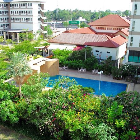 J. Park Hotel Chonburi Exteriör bild