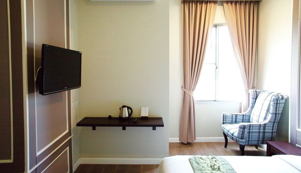 J. Park Hotel Chonburi Exteriör bild