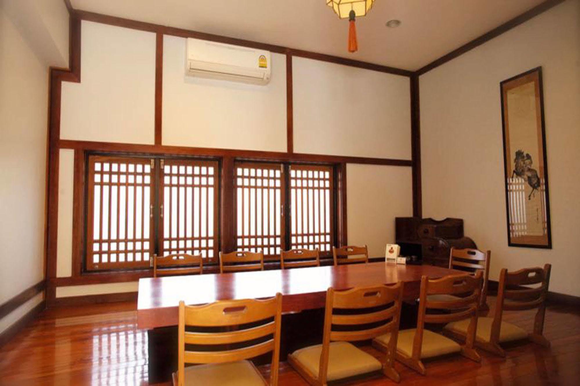 J. Park Hotel Chonburi Exteriör bild