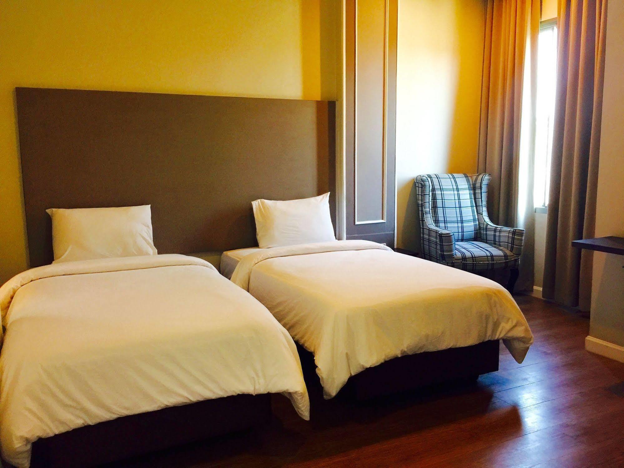 J. Park Hotel Chonburi Exteriör bild