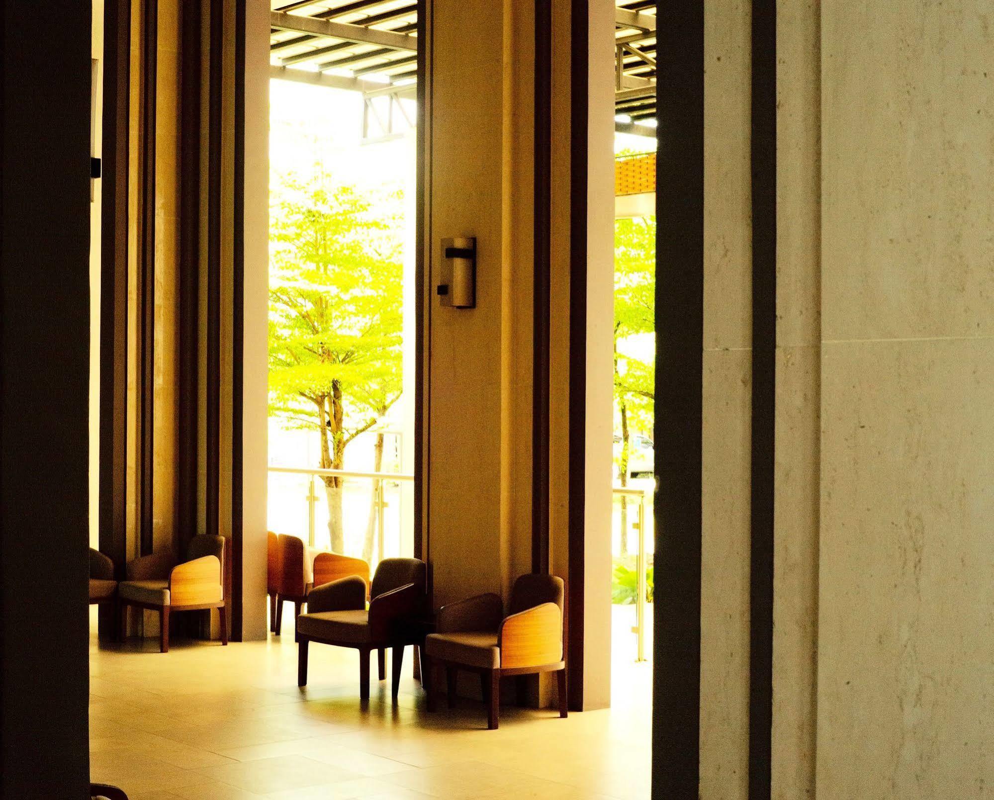 J. Park Hotel Chonburi Exteriör bild