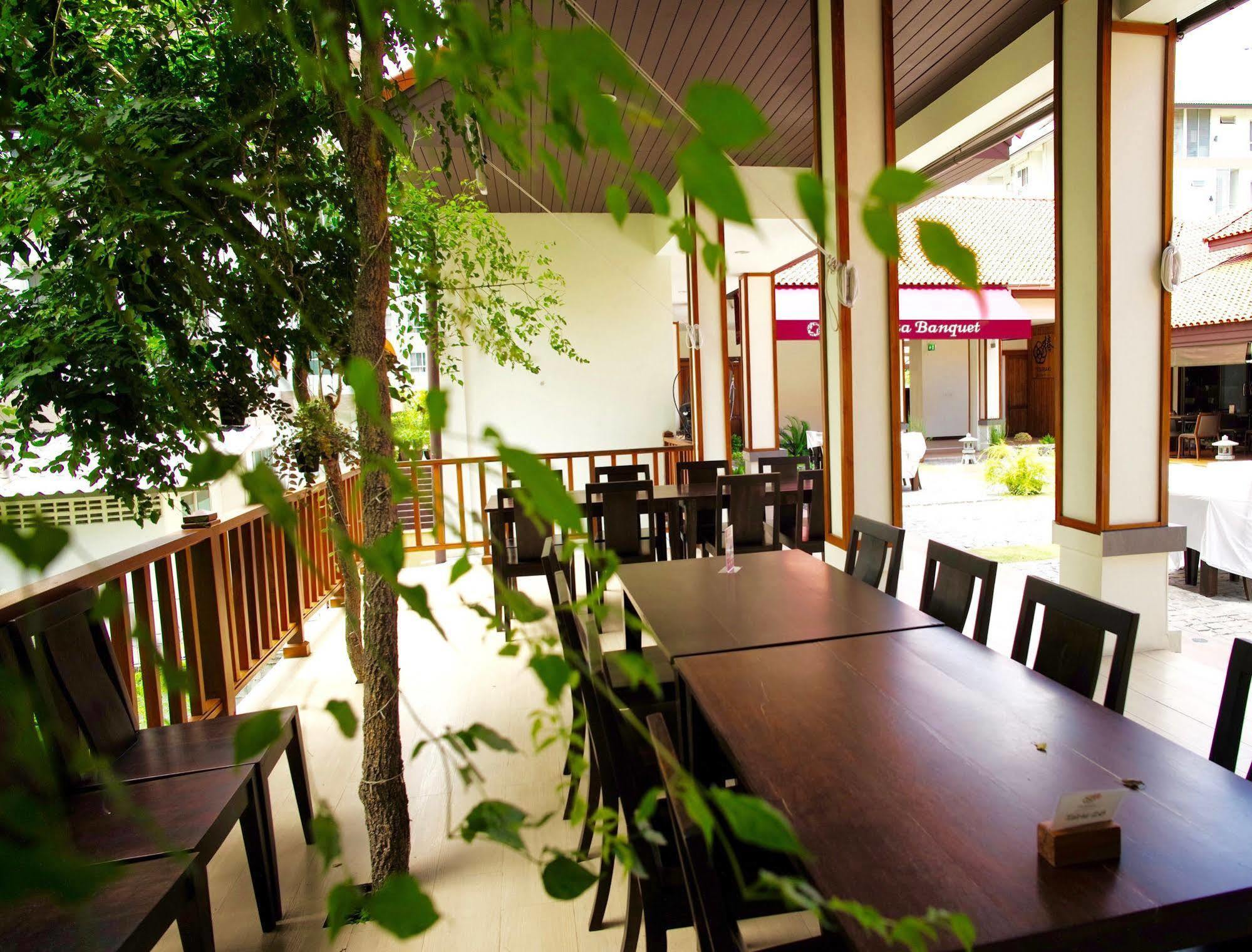 J. Park Hotel Chonburi Exteriör bild