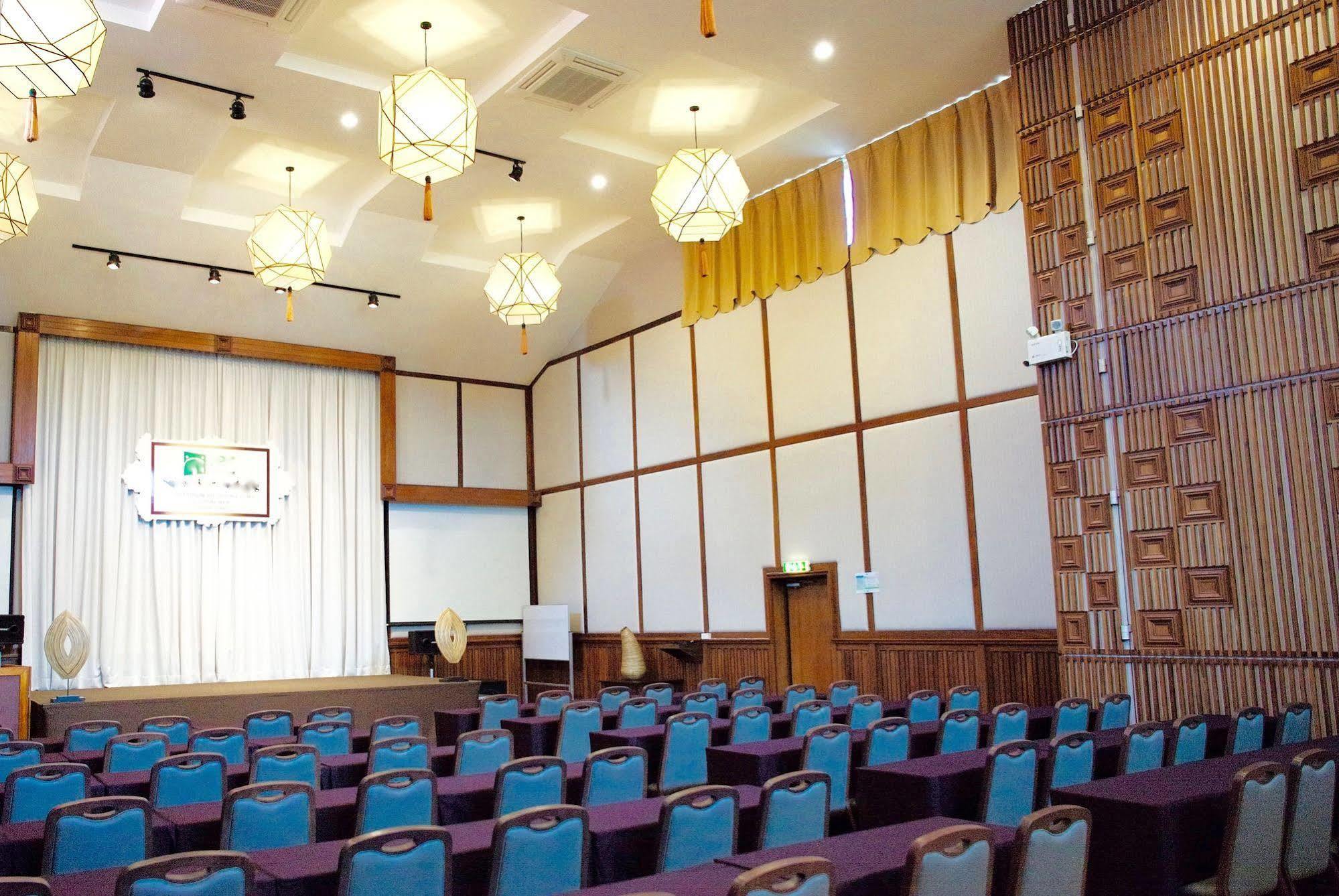 J. Park Hotel Chonburi Exteriör bild