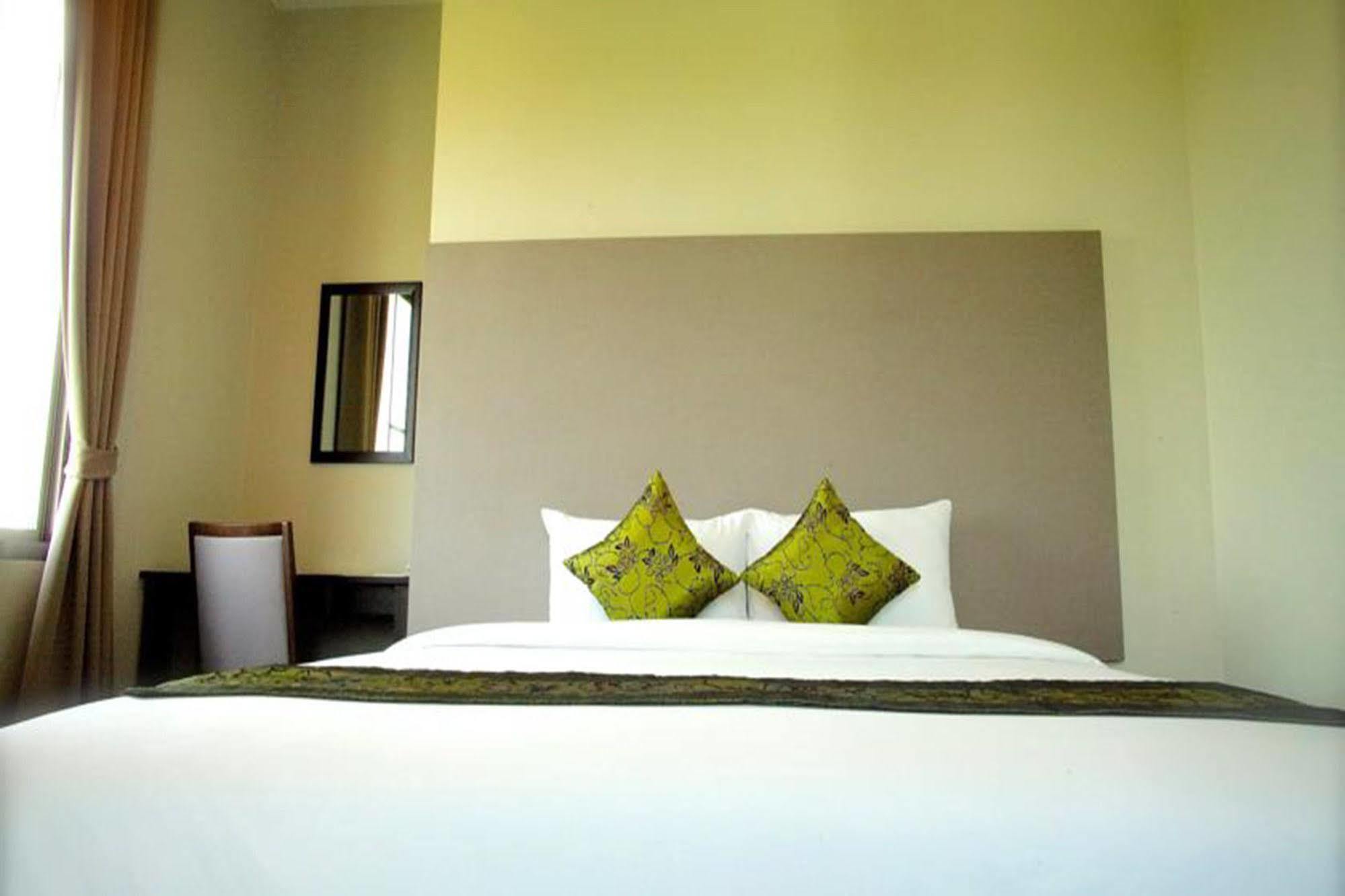 J. Park Hotel Chonburi Exteriör bild