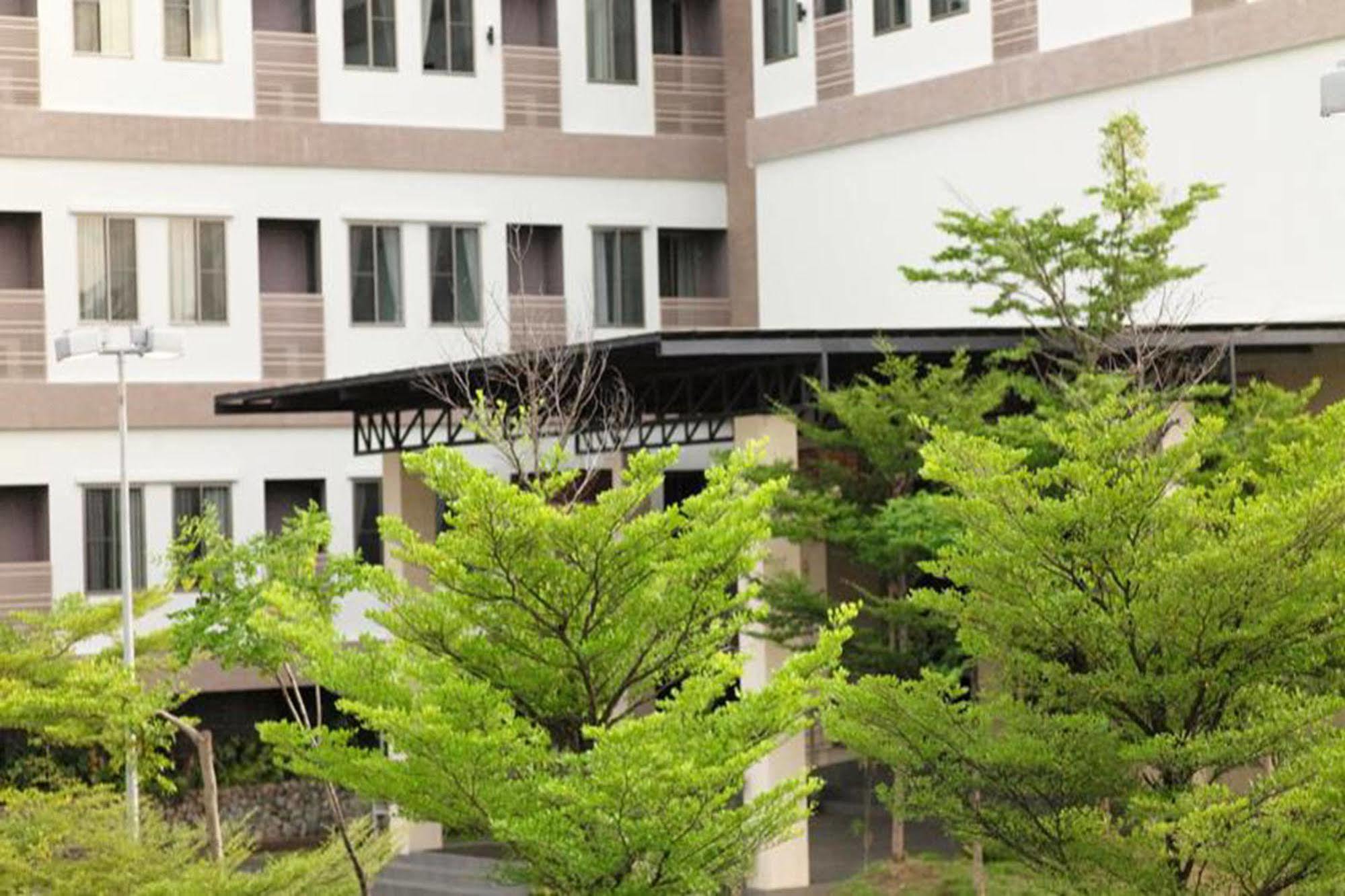 J. Park Hotel Chonburi Exteriör bild