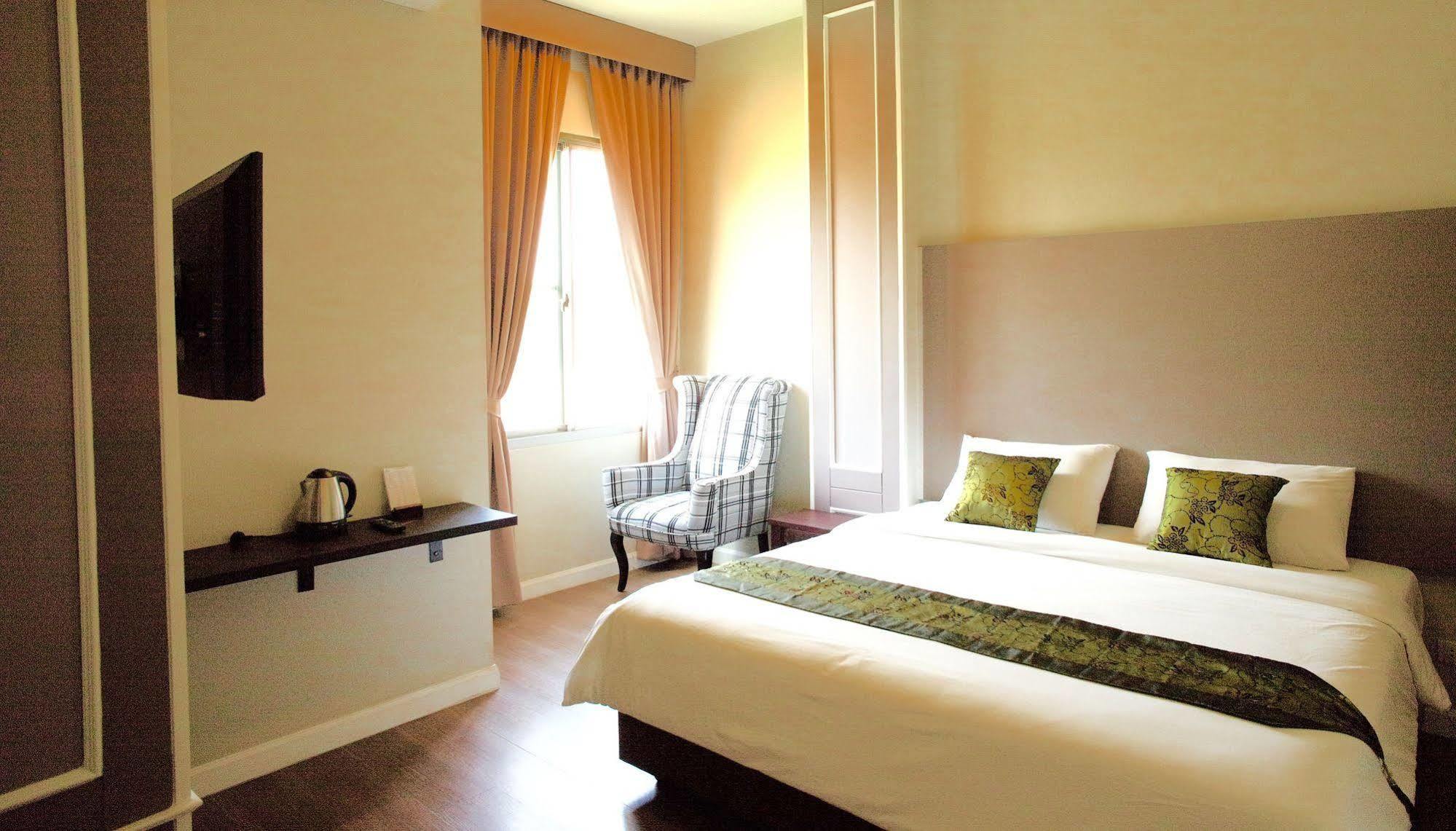 J. Park Hotel Chonburi Exteriör bild